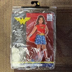 Wonder Woman Size Small (4-6 years) Girls Halloween Costume - LIKE NEW CONDITION